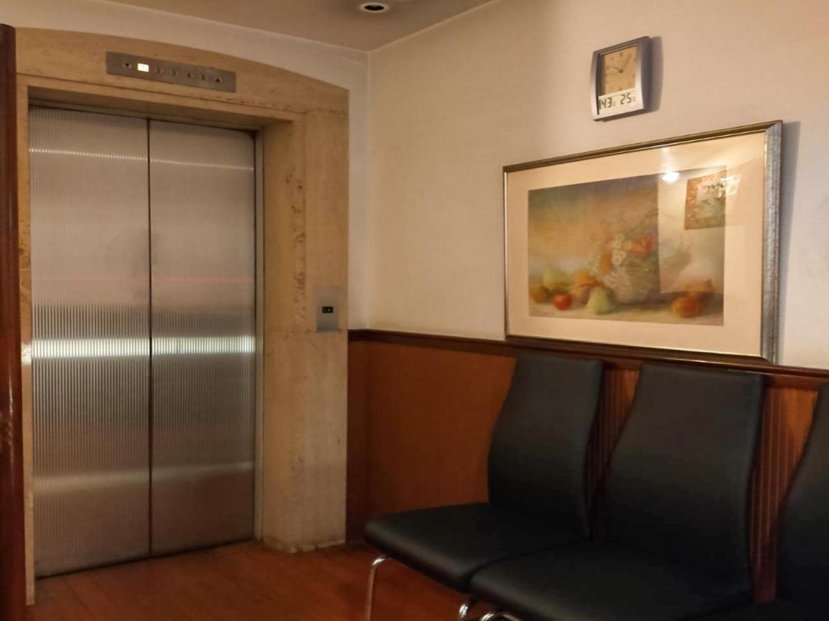 Hotel Posh Одавара Екстериор снимка