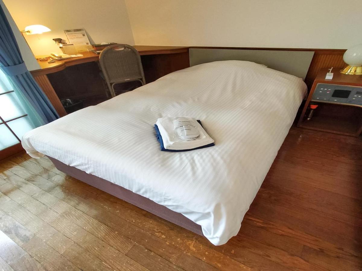 Hotel Posh Одавара Екстериор снимка