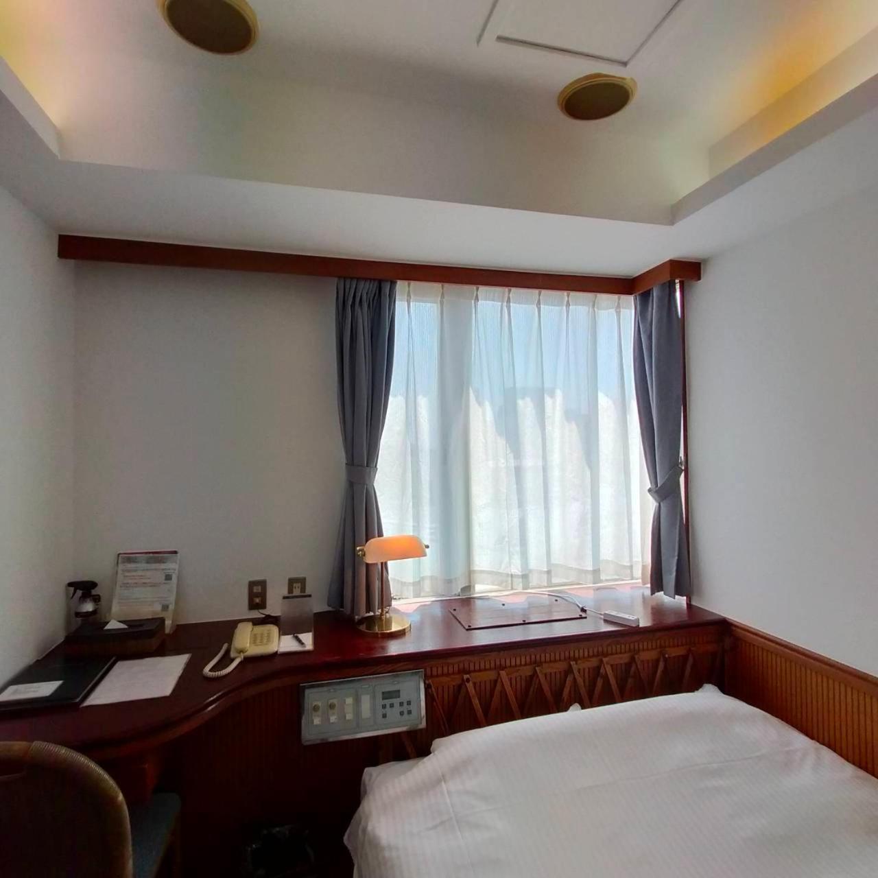 Hotel Posh Одавара Екстериор снимка