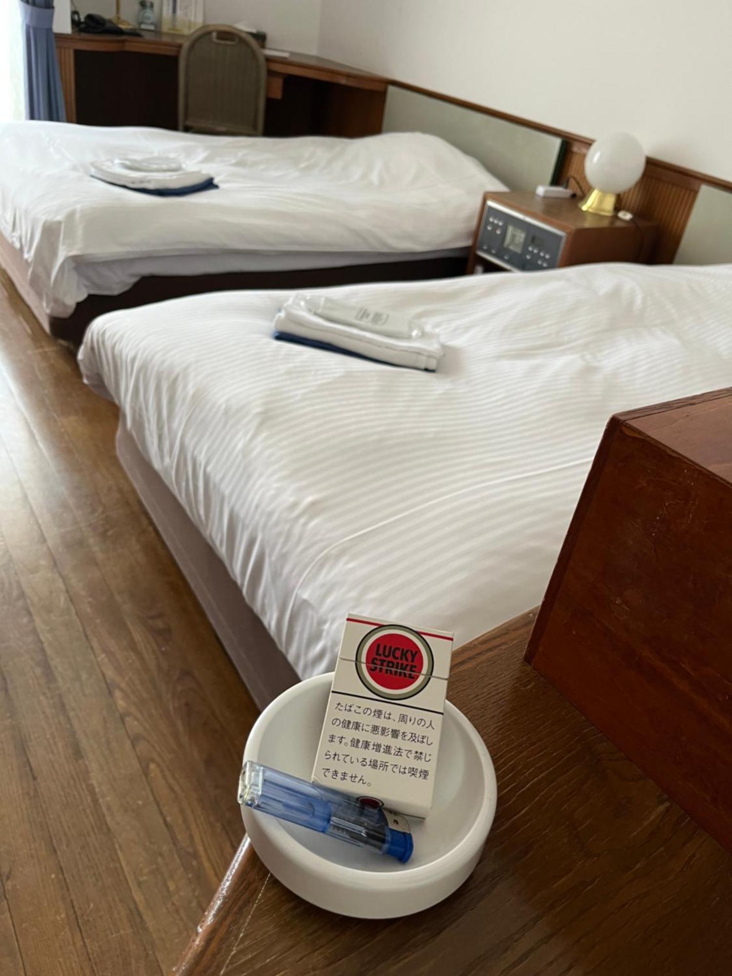 Hotel Posh Одавара Екстериор снимка